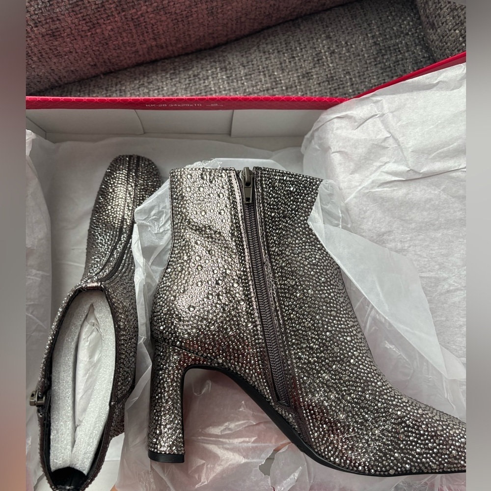 Brand New Kelly & Katie Sparkle Booties - Size 8.5, Original Box - Picture 10 of 13